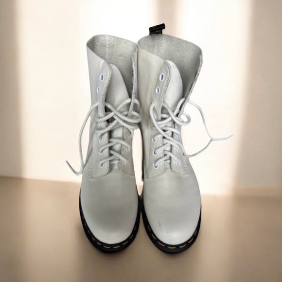 Dr. Martens Shoes - 💕Doc Martens Ivory Jadon Leather Boots 38 EU • US 7 W / 5.5 M • UNISEX